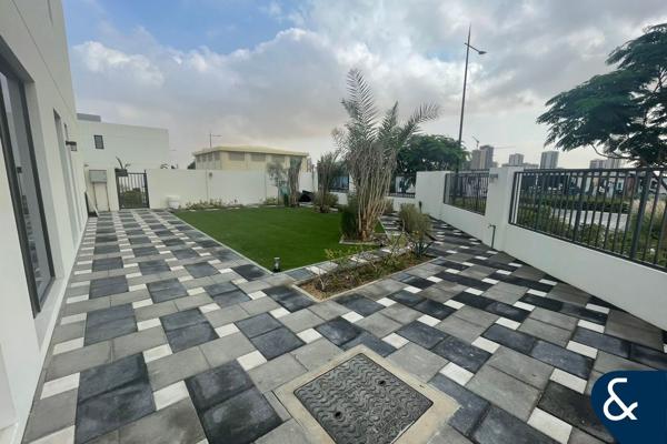 Upgraded Interior | Landscaped | Corner Plot